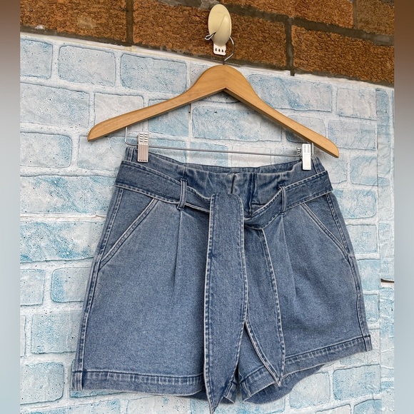 David Lerner Lexi Pleated Belted
Denim Shorts size 2 - Picture 4 of 7